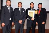 Omikron-Geschäftsführer Carsten Kraus (Dritter von links) freut sich über den Gewinn des Innovationspreises der Stadt Pforzheim in der Kategorie „Innovation und Idee“.