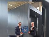 Holger Zultner (links), Geschftsfhrer der Leadership Datacenter GmbH und Bjrn Oellrich (rechts)