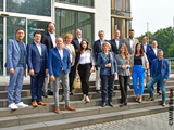 Die am Kick-off teilnehmenden Experten:innen aus dem health h-Netzwerk vor dem Fraunhofer-inHaus-Zentrum im September 2021.